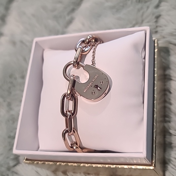Michael Kors Gold heart lock link chain bracelet - Picture 2 of 11